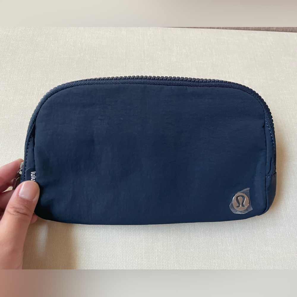 Lululemon Everywhere Belt Bag 1L - True Navy